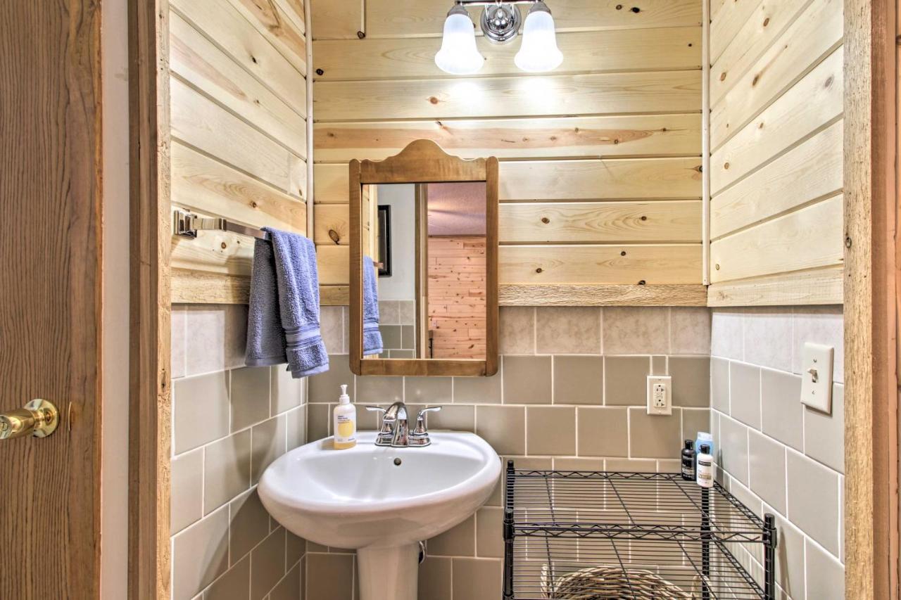 Cozy Crosby Cabin Near Serpent Lake And Main St Extérieur photo